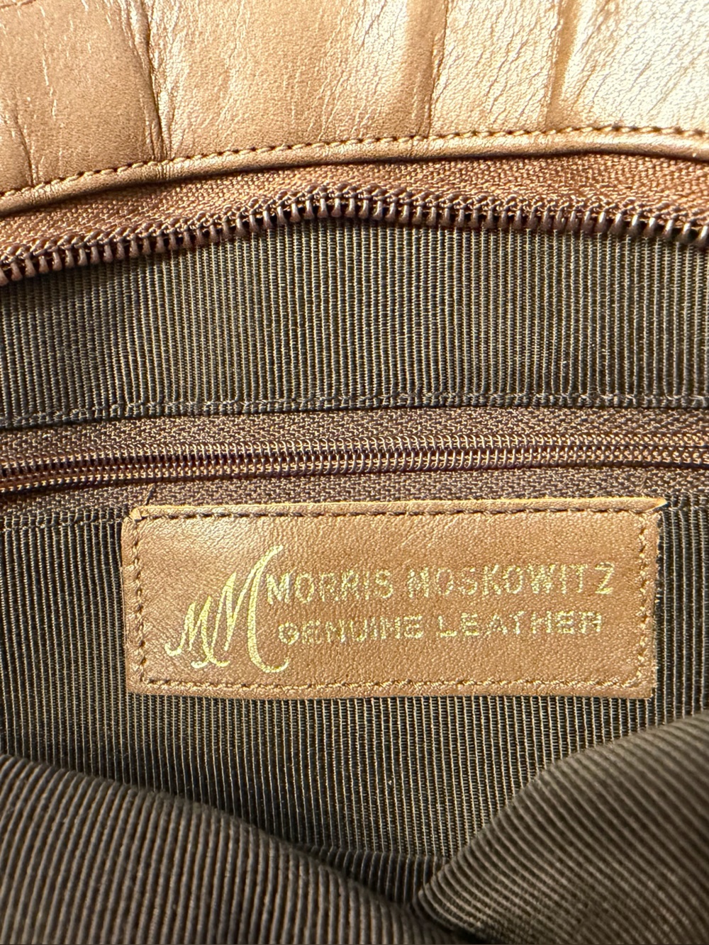 Vintage Morris Moskowitz brown leather handbag a gold-tone charm - Picture 5 of 10